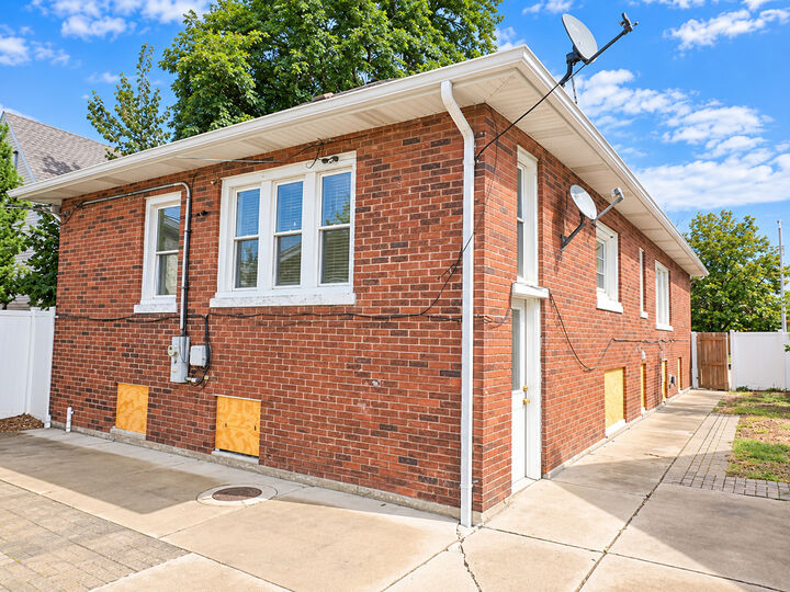 Property Photo:  1110 N 16th Avenue  IL 60160 