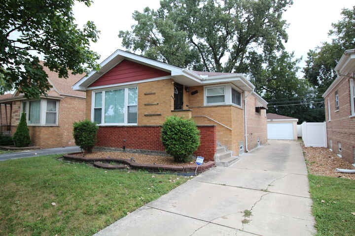 Property Photo: 3121 W 85th Street IL 60652