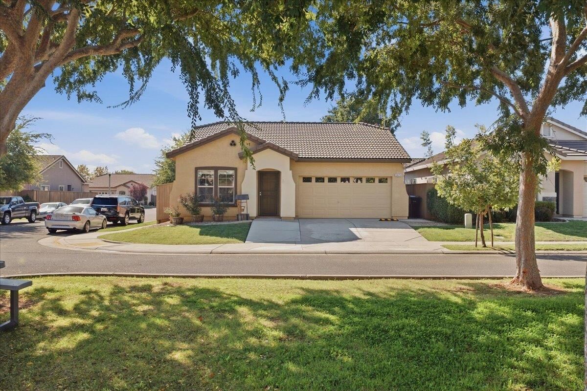 Property Photo:  2825 Orly Court  CA 95648 