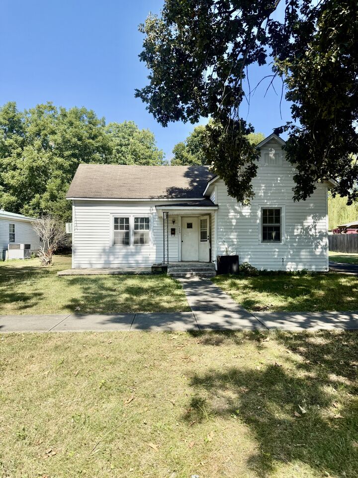 Property Photo:  503 E Grundy St  TN 37388 