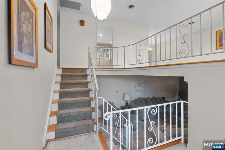 Property Photo:  2 Tanglewood Drive  NJ 07936 