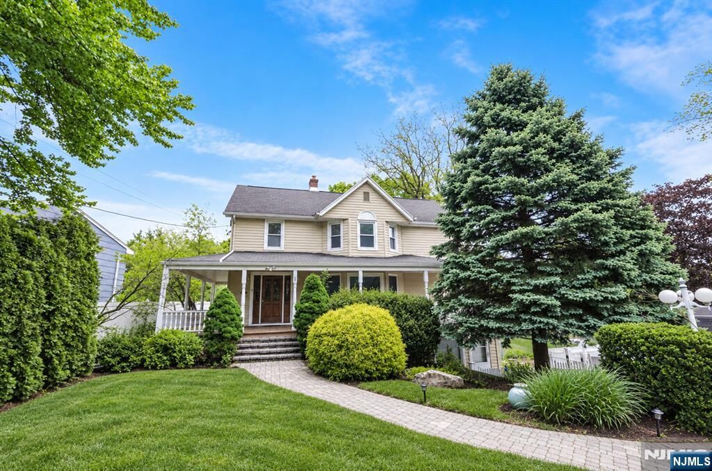 Property Photo:  816 Pascack Road  NJ 07652 