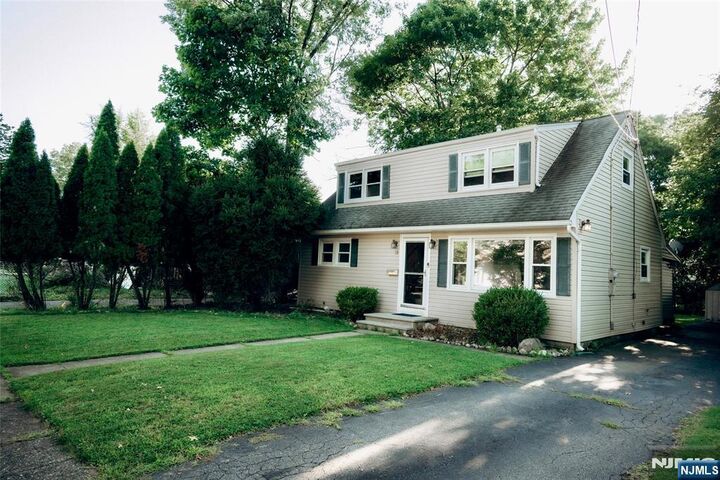 Property Photo:  12 Central Avenue  NJ 07442 