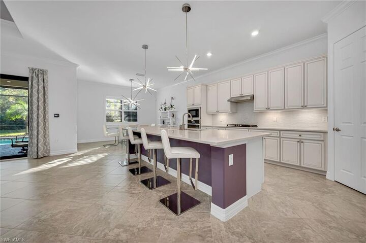 Property Photo: 2324 Grenadines Way FL 34120