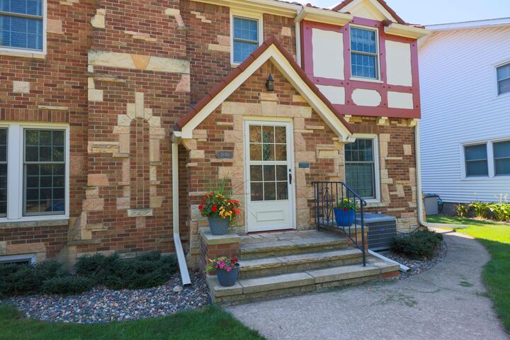 Property Photo: 1848 Pinehurst Avenue MN 55116