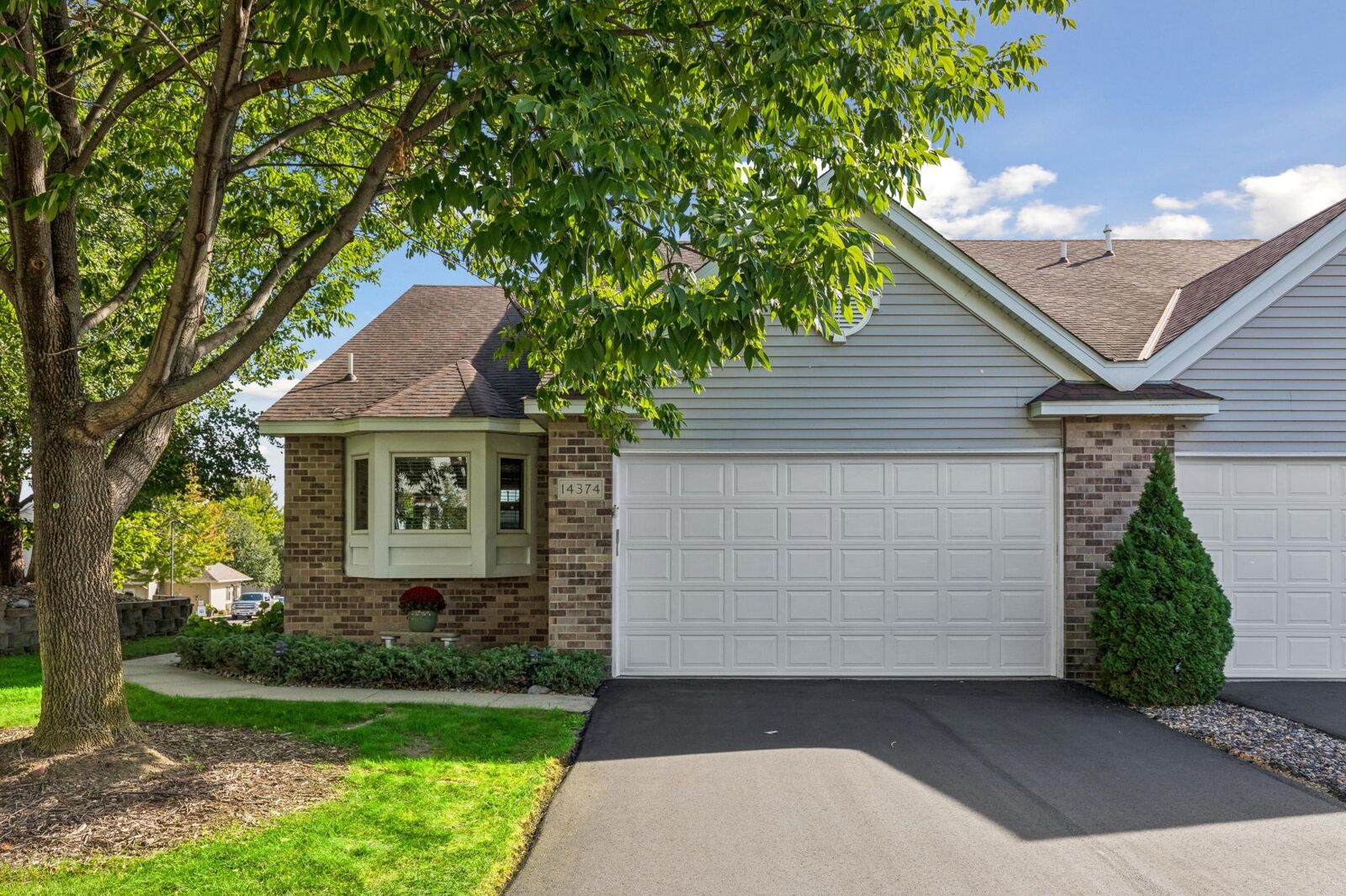 Property Photo: 14374 Peninsula Point Drive MN 55378