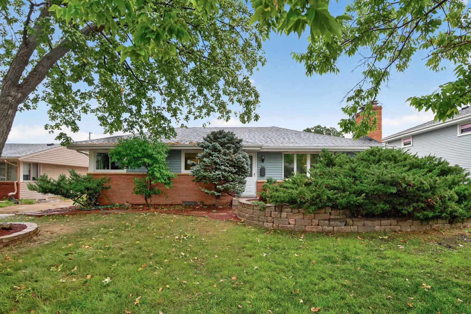 Property Photo: 6221 Thomas Avenue S MN 55423