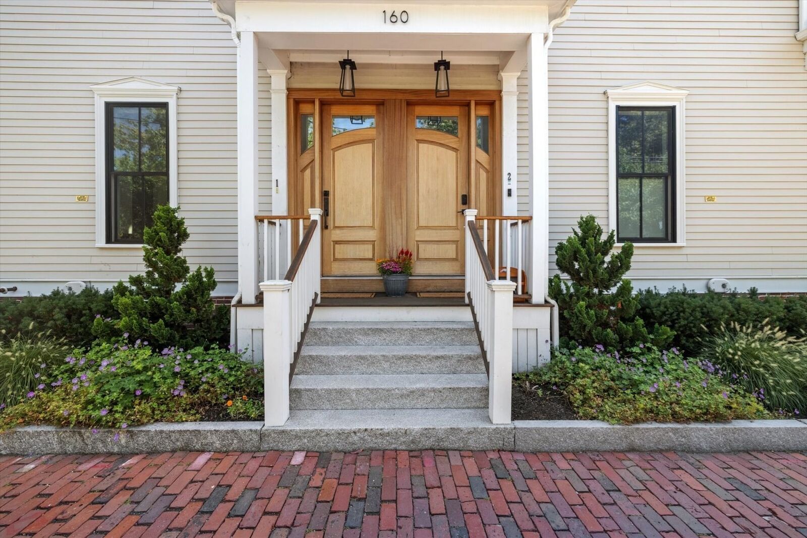 Property Photo:  160 Norfolk Street 1  MA 02139 