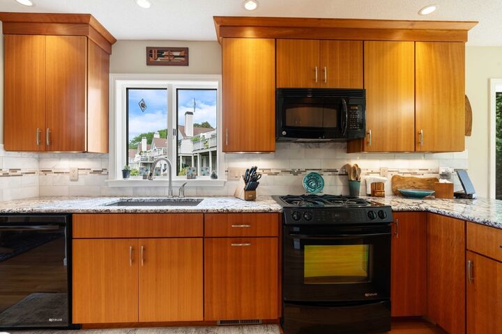 Property Photo:  138 Windward Ln 138  RI 02809 