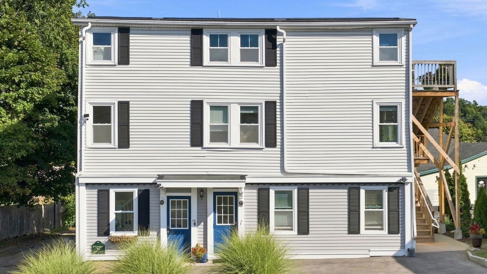 Property Photo: 4 Farragut Rd 2 MA 01938