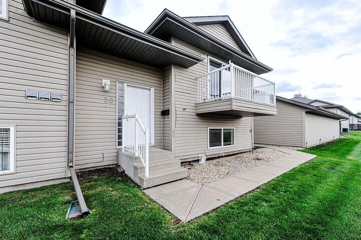 Property Photo:  4803 54 Avenue 20  AB T4V 5B1 