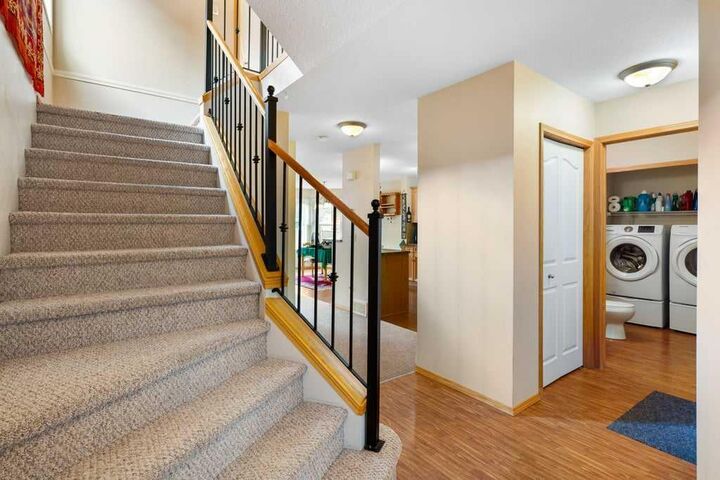 Property Photo:  13 Saddlecrest Green NE  AB T3J 5N4 