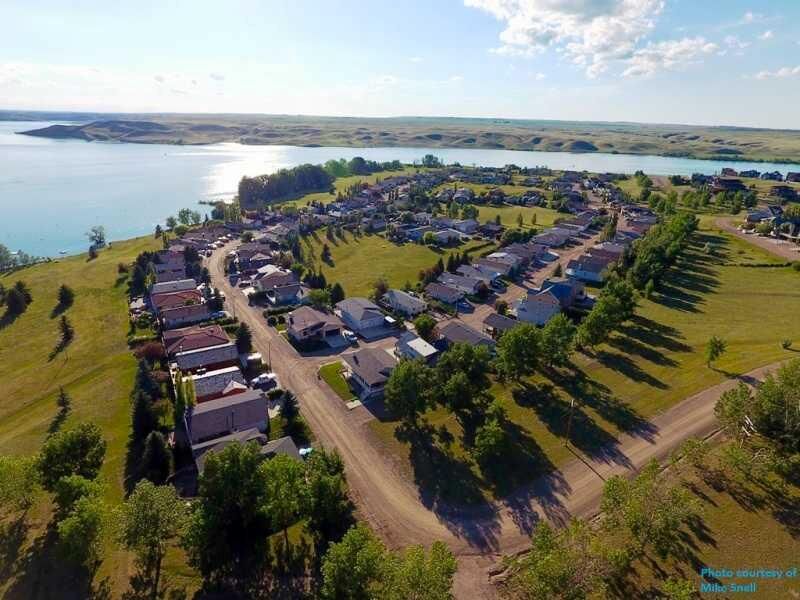 Property Photo:  663 Lakeside Drive  AB T0L 0R0 