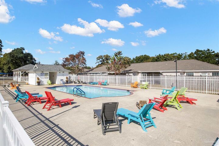 Property Photo: 2332 Trailwood Dr FL 32533