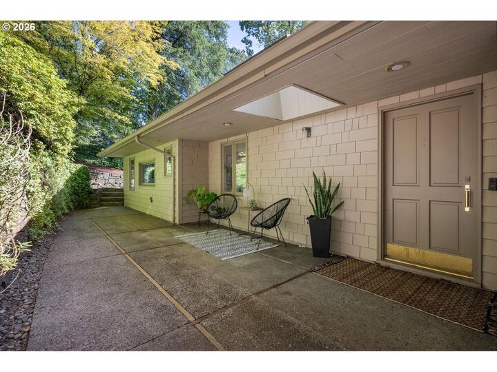 Property Photo:  3320 SW 44th Ave  OR 97221 