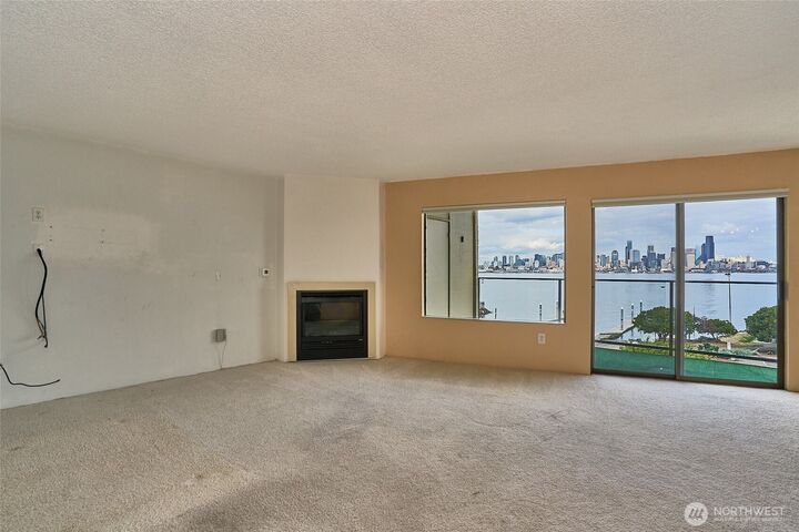 Property Photo: 1301 Harbor Ave SW #308 WA 98116