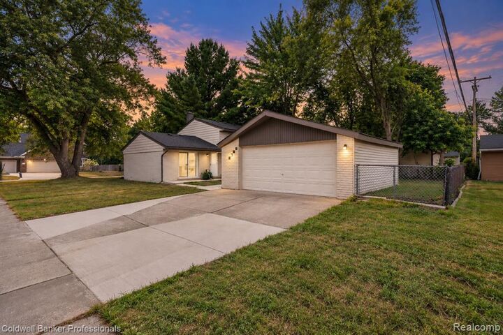 Property Photo: 18300 Melvin Street MI 48152