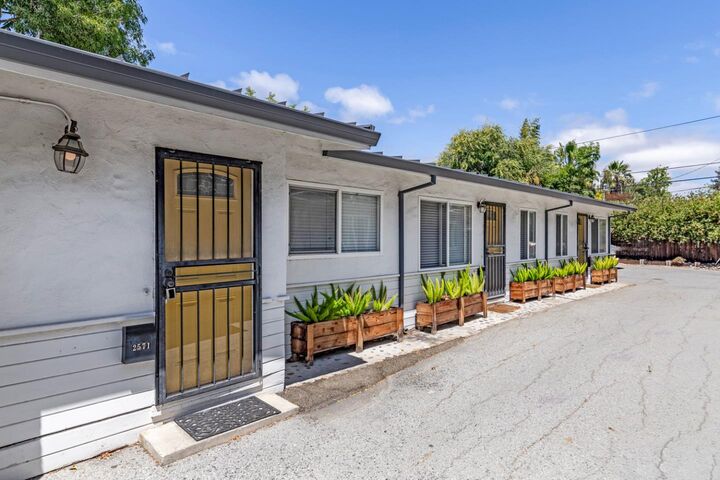 Property Photo:  2571 Alma Street  CA 94301 