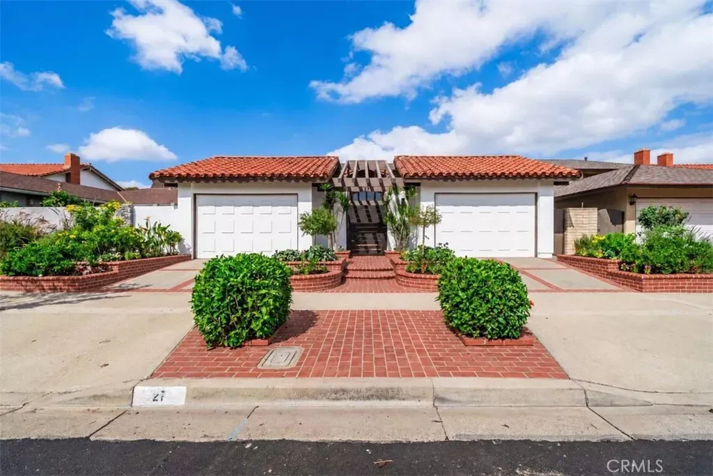 Property Photo:  27 Mann  CA 92612 