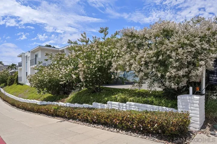 Property Photo: 2108 3rd Ave 2 CA 92101