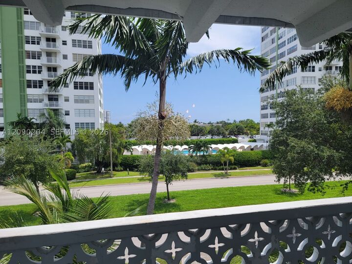 Property Photo:  2005 Sans Souci Blvd 305  FL 33181 