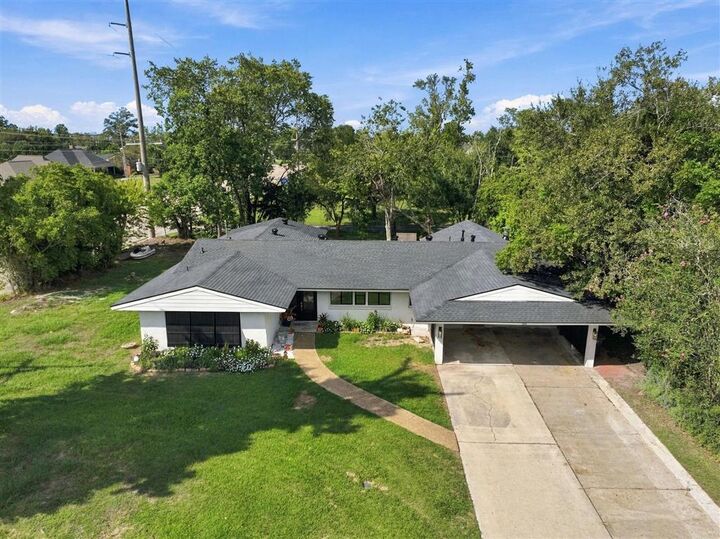 Property Photo: 740 W Claude Street W LA 70605
