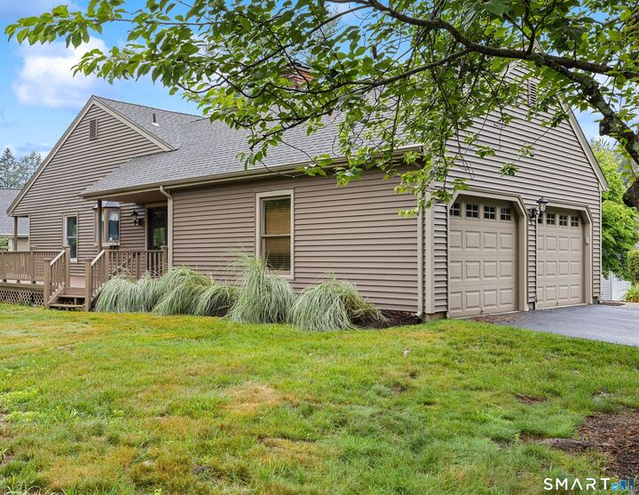 Property Photo:  2 Saxon Woods Court  CT 06410 
