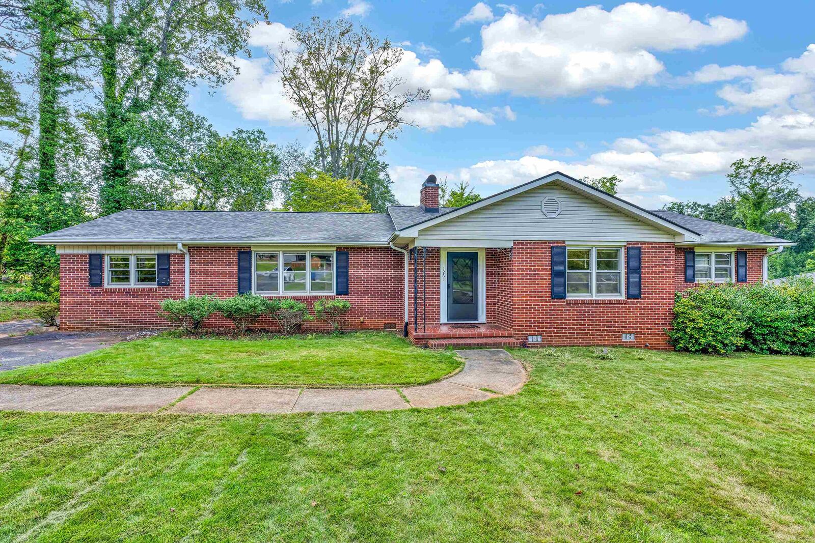 Property Photo: 126 Holly Drive SC 29301