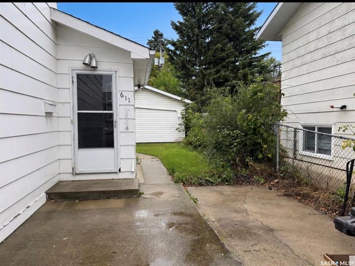 Property Photo:  611 6th Street  SK S0K 2A0 
