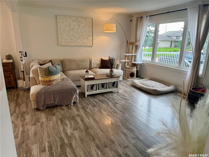 Property Photo:  105 5th Street E  SK S0E 1E0 
