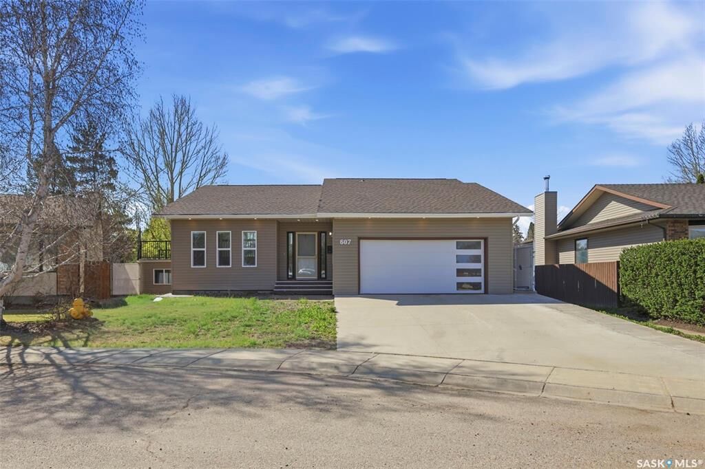 Property Photo:  607 Addie Crescent  SK S7N 3K7 