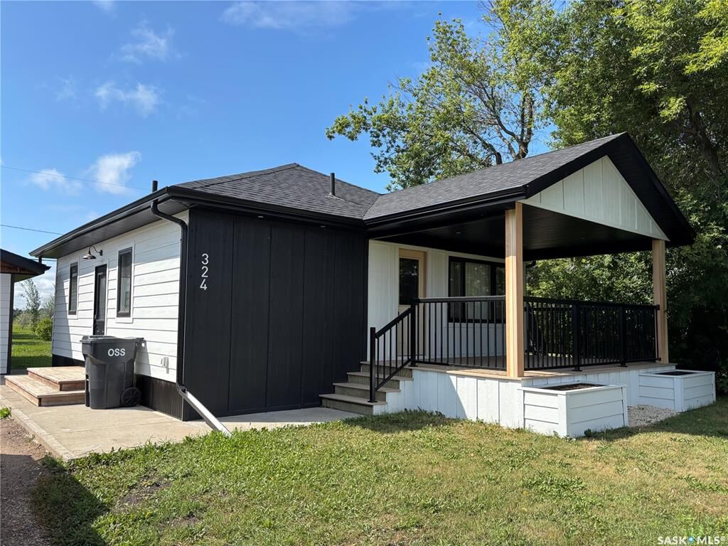 Property Photo:  324 Sully Avenue  SK S4N 4K1 