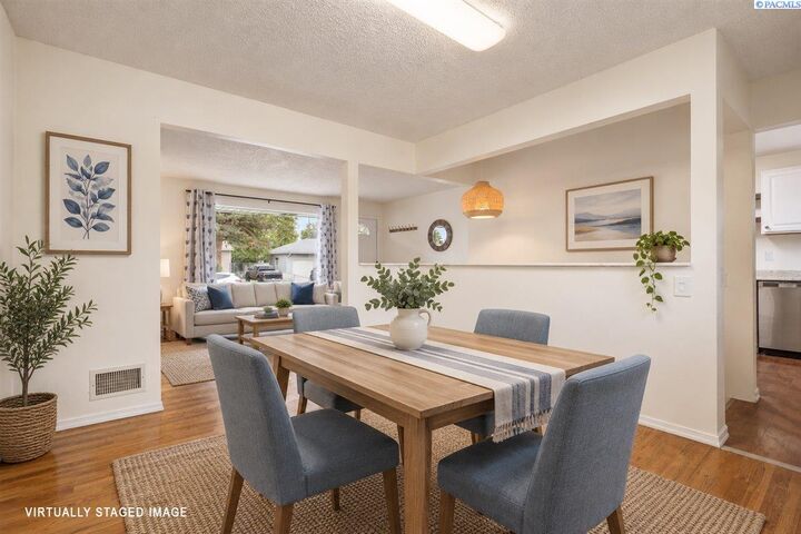 Property Photo: 2035 Blue Ave WA 99354
