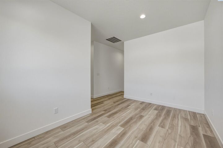 Property Photo: 4425 Conifer St WA 99353