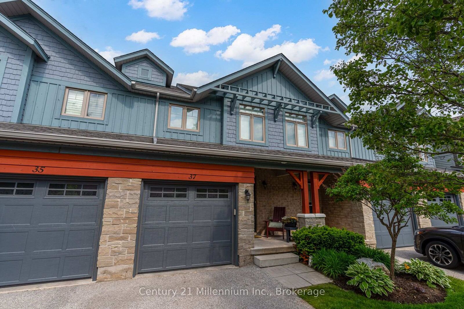 Property Photo:  37 Silver Glen Boulevard 37  ON L9Y 0G9 