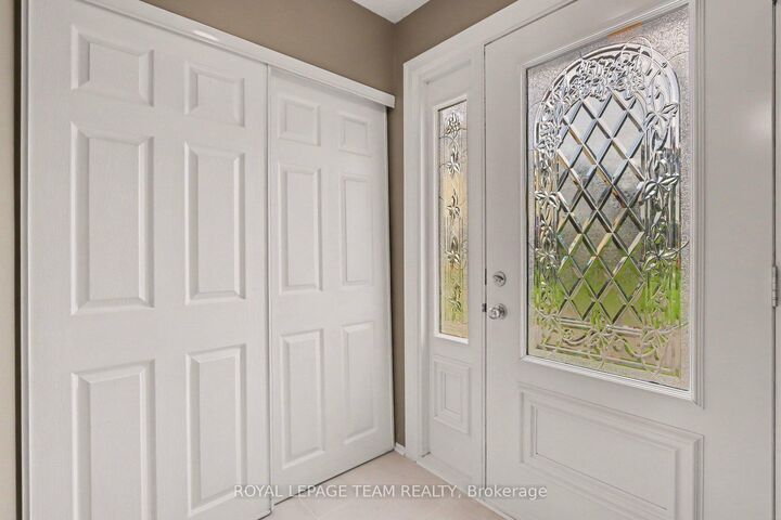 Property Photo: 1377 Guthrie Street ON K2H 7B8
