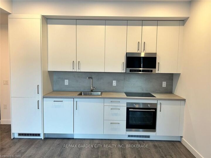 Property Photo:  7549B Kalar Road 213  ON L2H 0X2 