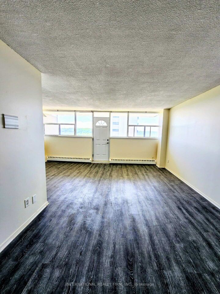 Property Photo:  215 Glenridge Avenue 1102  ON L2T 3J7 