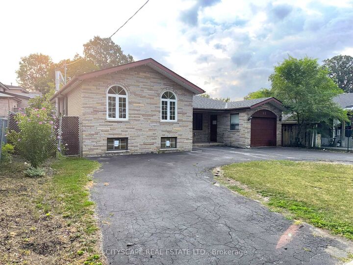 Property Photo: 61 Bloomington Crescent ON M3N 1R2
