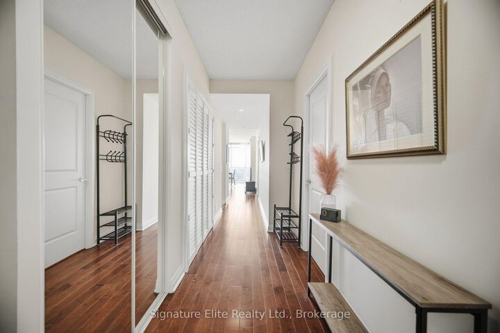 Property Photo: 1055 Southdown Road 1501 ON L5J 0A3