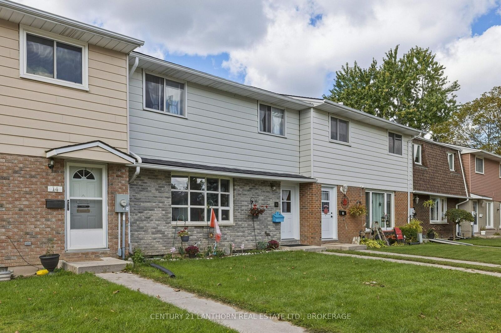 Property Photo:  16 Winchester Drive  ON K7R 3R2 