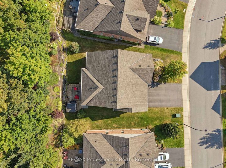 Property Photo:  