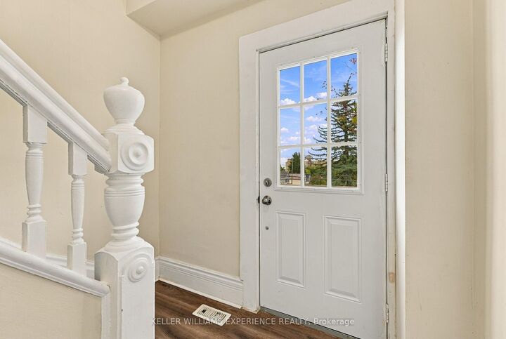 Property Photo:  154 Fifth Street  ON L4R 3V9 