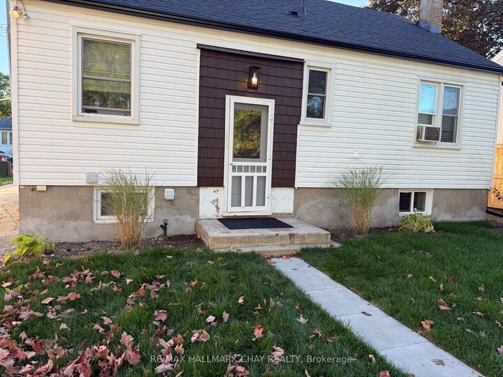 Property Photo:  137 Clapperton Street  ON L4M 3G3 