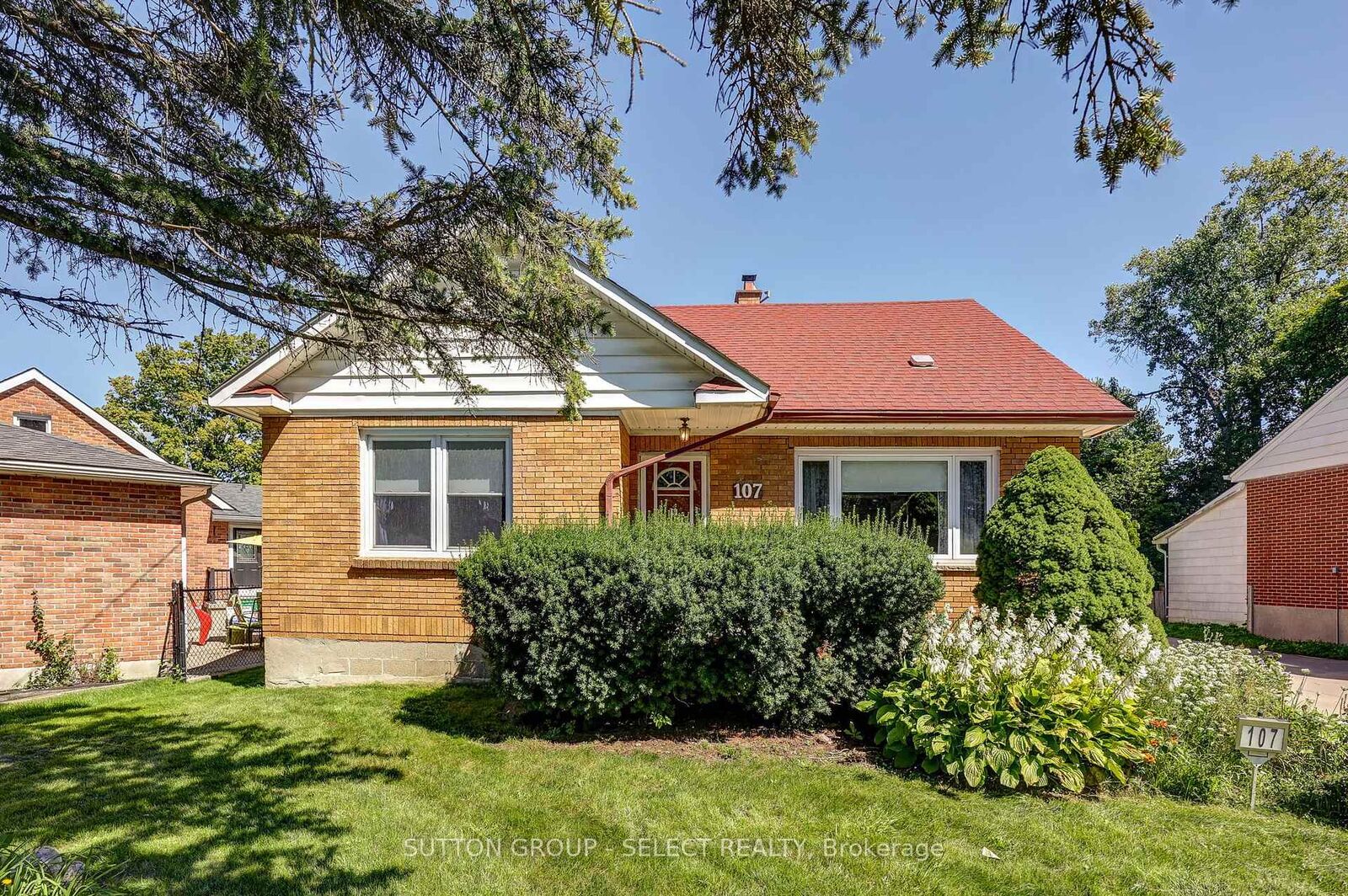 Property Photo:  107 Roehampton Avenue  ON N5V 2A6 