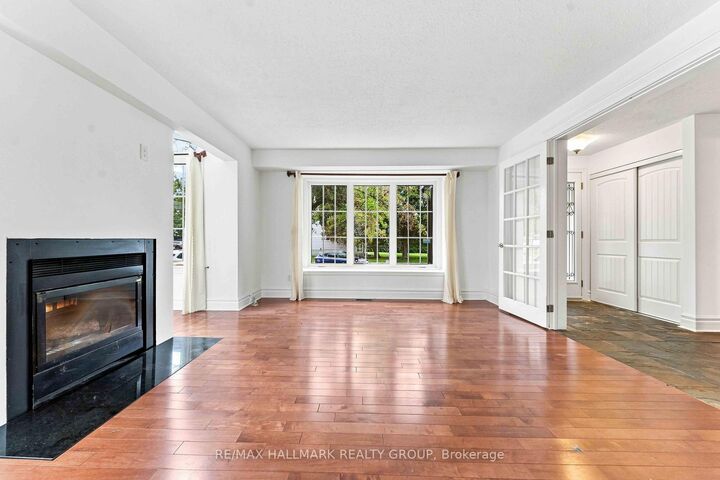 Property Photo:  475 Duvernay Drive  ON K1E 2N7 
