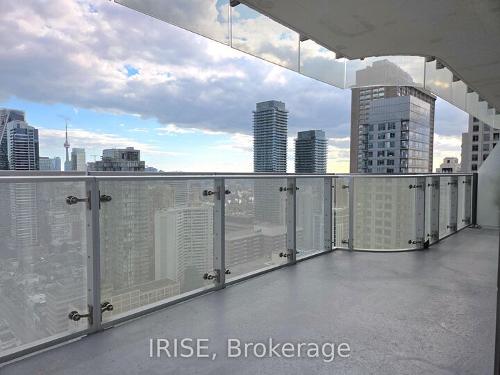 Property Photo:  1 Bloor Street E 2904  ON M4W 0A8 