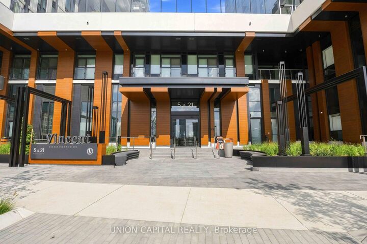 Property Photo:  5 Meadowdale Road 1102  ON L4K 0C7 