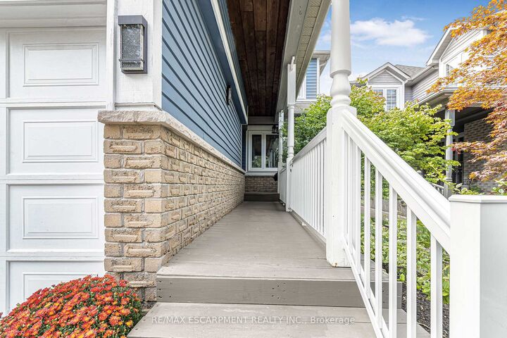 Property Photo:  5576 Middlebury Drive  ON L5M 5G8 
