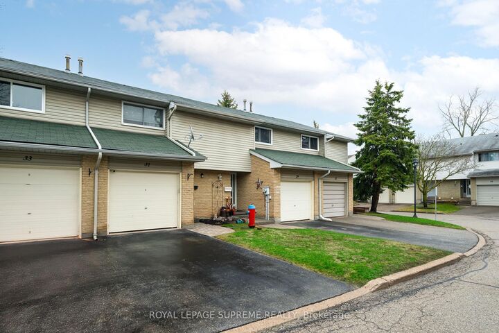 Property Photo:  31 Orange Mill Court 31  ON L9W 3R6 